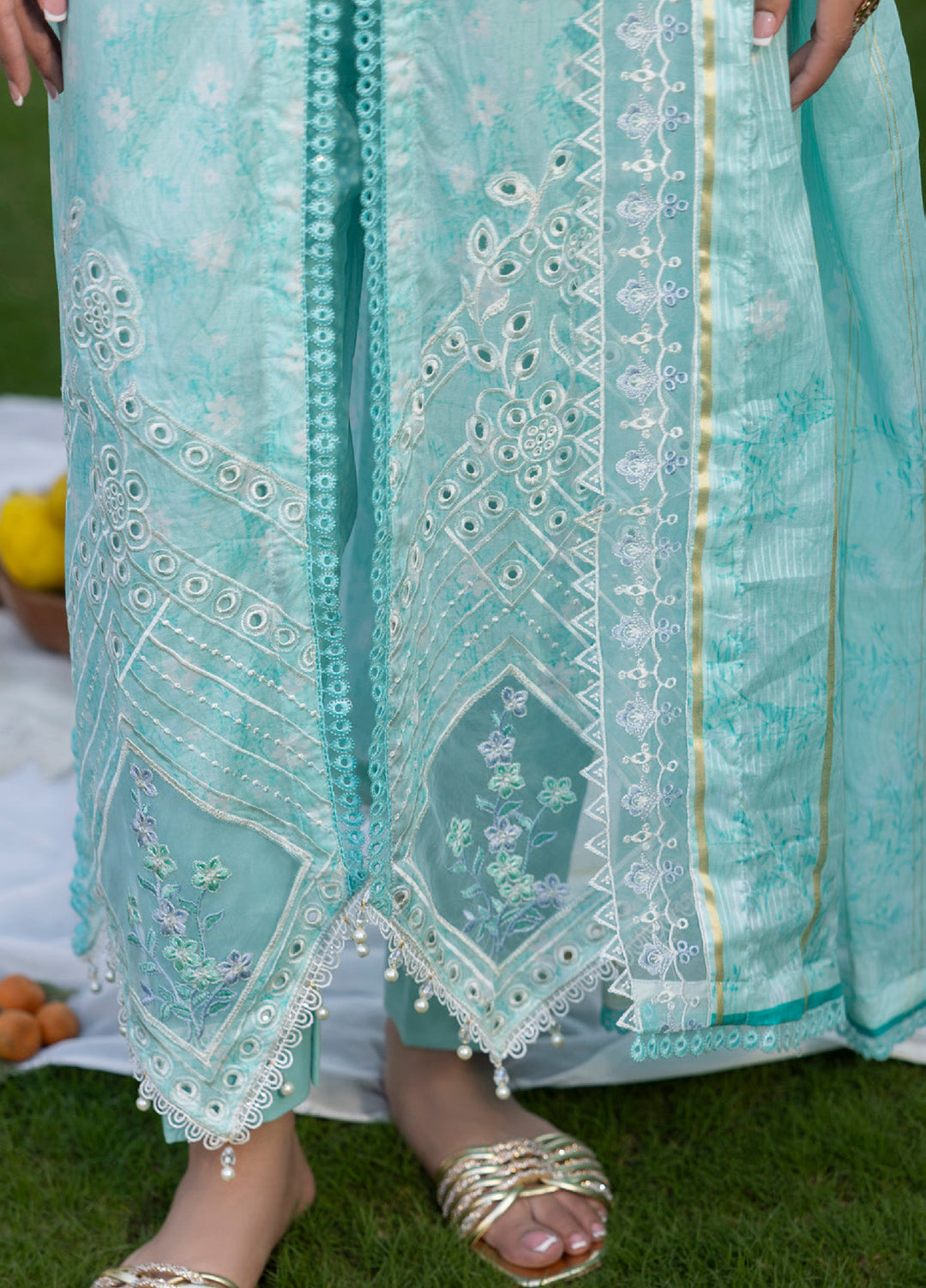Al Zohaib Applique Kari Unstitched Embroidered Lawn 3 Piece Suit AZ26UAL D-08 - Casual Collection