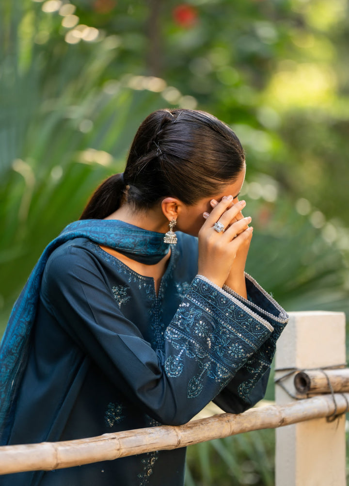 Rua by Casuallite Women Pret Premium Linen 3 Piece RUA-D02 - Winter Collection