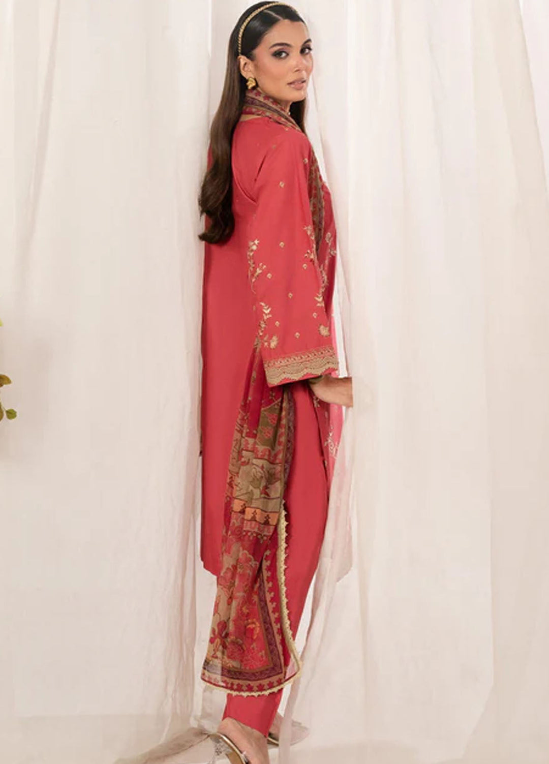 Autumn Echo by Meerak Pret Embroidered Cambric 3 Piece Suit Reem