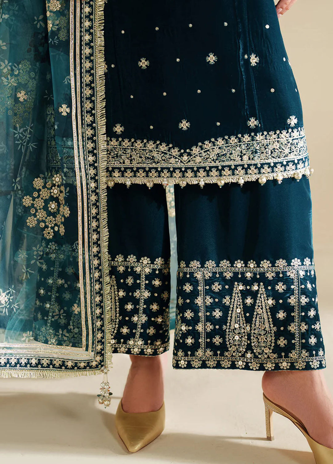 Velvet Vogue by Jazmin Embroidered Velvet Suits Unstitched 3 Piece JZ25VV VVF D-02 - Formals Collection