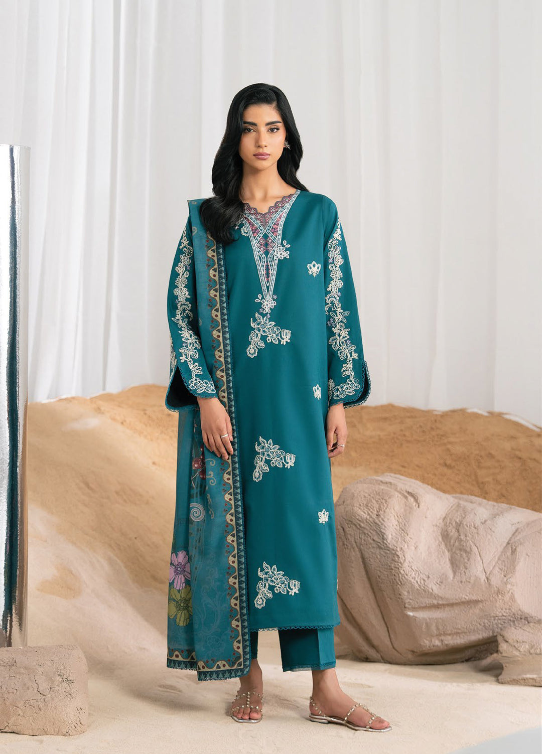 Nysa by Seran Unstitched Embroidered Cambric 3 Piece Suit SN26UNC Ryle D-12 - Winter Collection