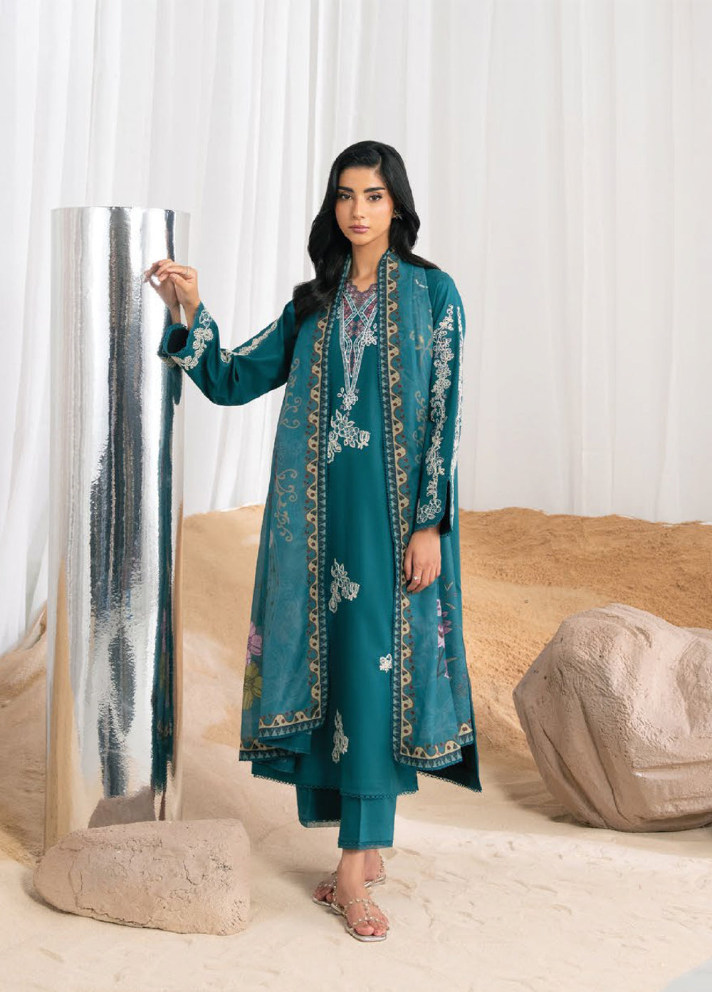 Nysa by Seran Unstitched Embroidered Cambric 3 Piece Suit SN26UNC Ryle D-12 - Winter Collection