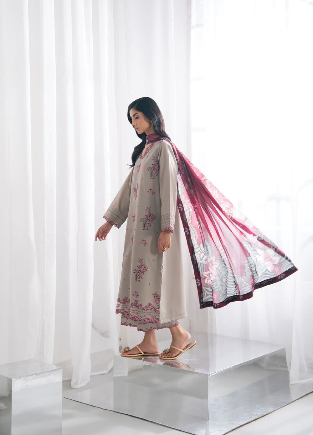 Nysa by Seran Unstitched Embroidered Cambric 3 Piece Suit SN26UNC Sovia D-11 - Winter Collection