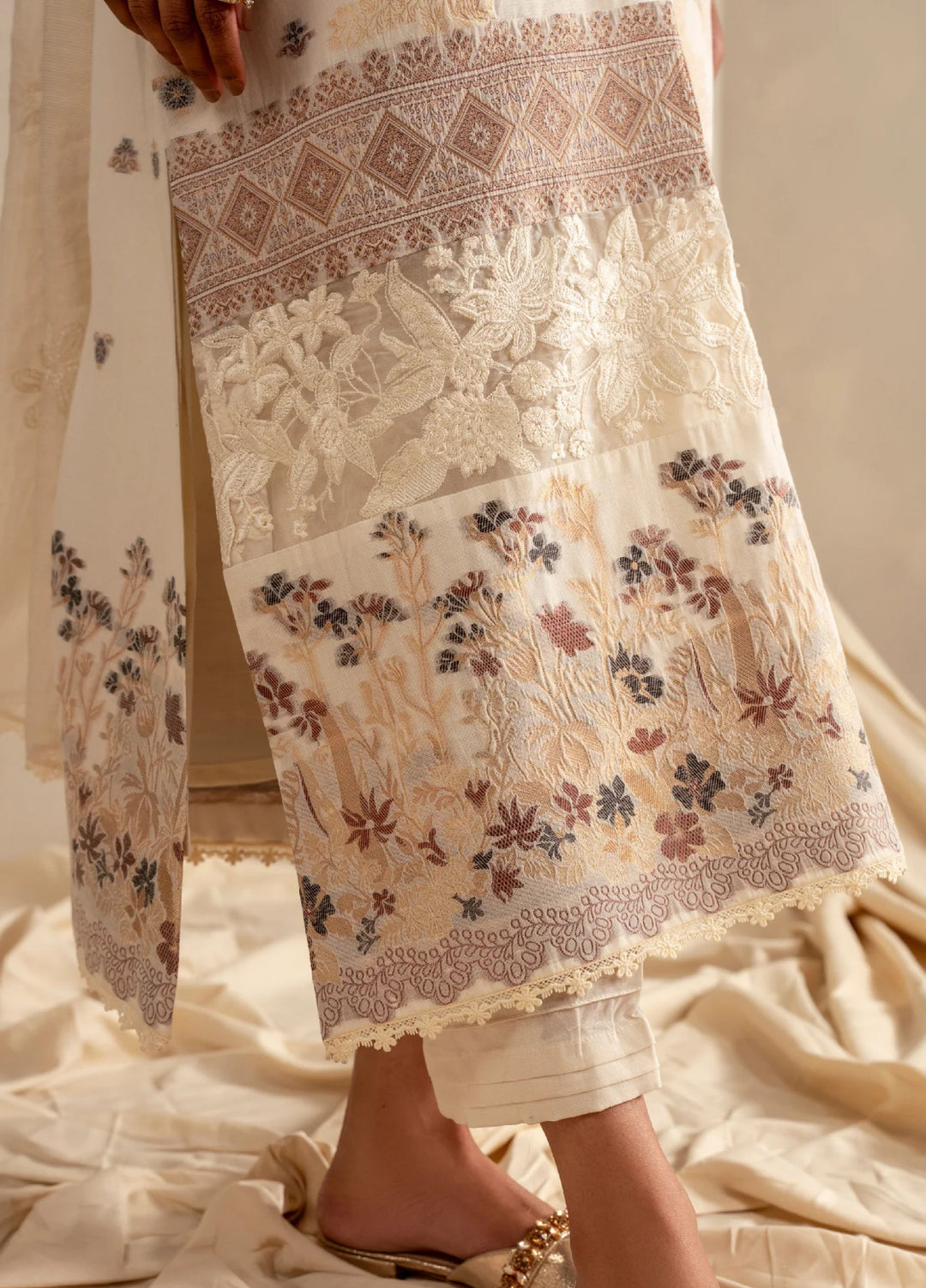 Meraki by Asifa and Nabeel Unstitched Embroidered Lawn 3 Pcs Suit AN26UM MSSL-09 Cloud Nine - Summer
