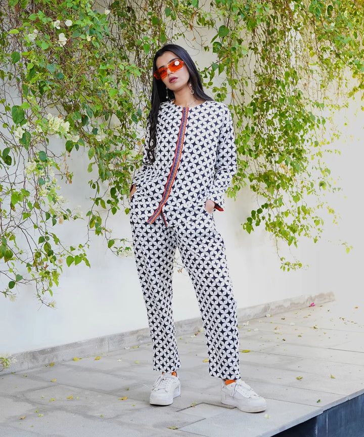 Dhaga Women Pret Printed 2 Piece Soft Crepe Graphglide DHLRC03 - Summer Collection