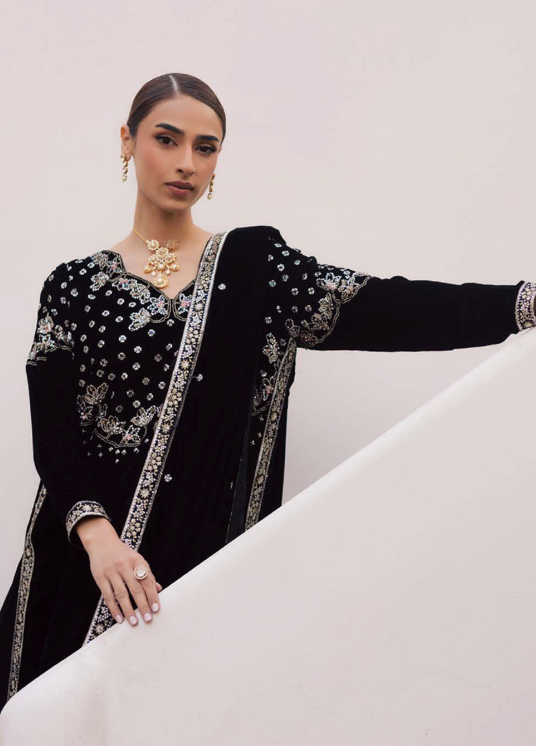 Maya by Nureh Unstitched Velvet Embroidered 3 Piece Suits NU25MV NW-118 - Festive Collection