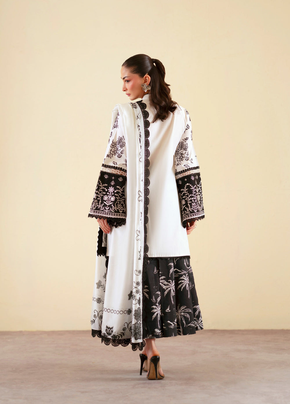 Ember by Mahnur Unstitched Lawn Embroidered 3 Piece Suit MN26UE EM-005 - Summer Collection