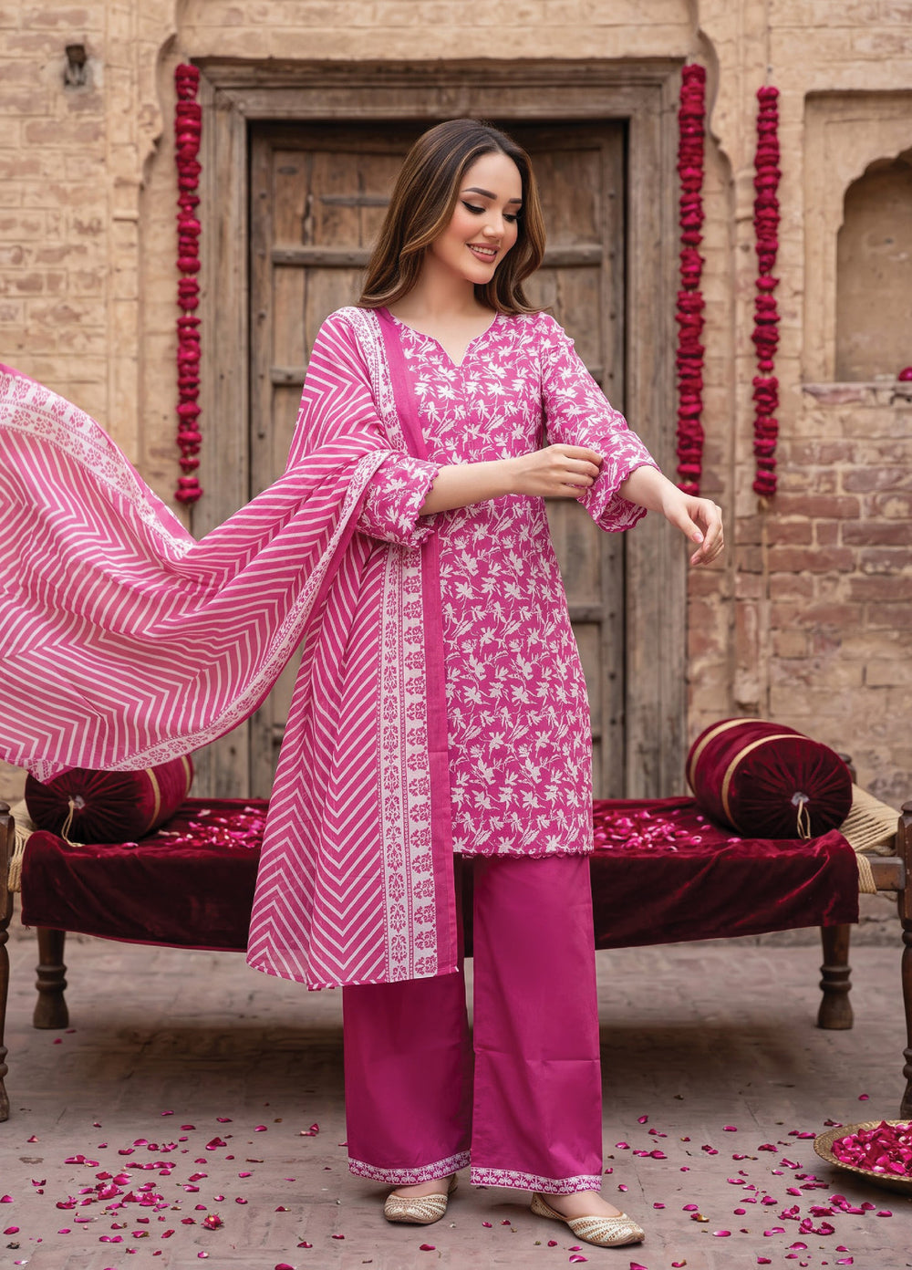 Regalia Textiles Women RTW Printed Lawn 3 Piece Suit RG26PPL D-05 - Casual Collection