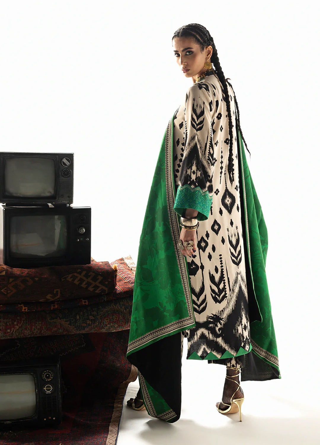 Zainab Chottani Unstitched Marina Twill With Shawl Embroidered Suits 3 Piece ZC25WS D-07 Novaya - Winter Collection