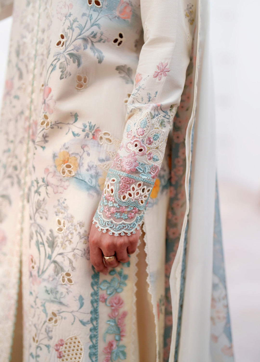 Sunspell by Afrozeh Unstitched Embroidered Lawn 3 Piece Suit AF26USL NURELLE ZWU-0113-3PO - Festive Collection