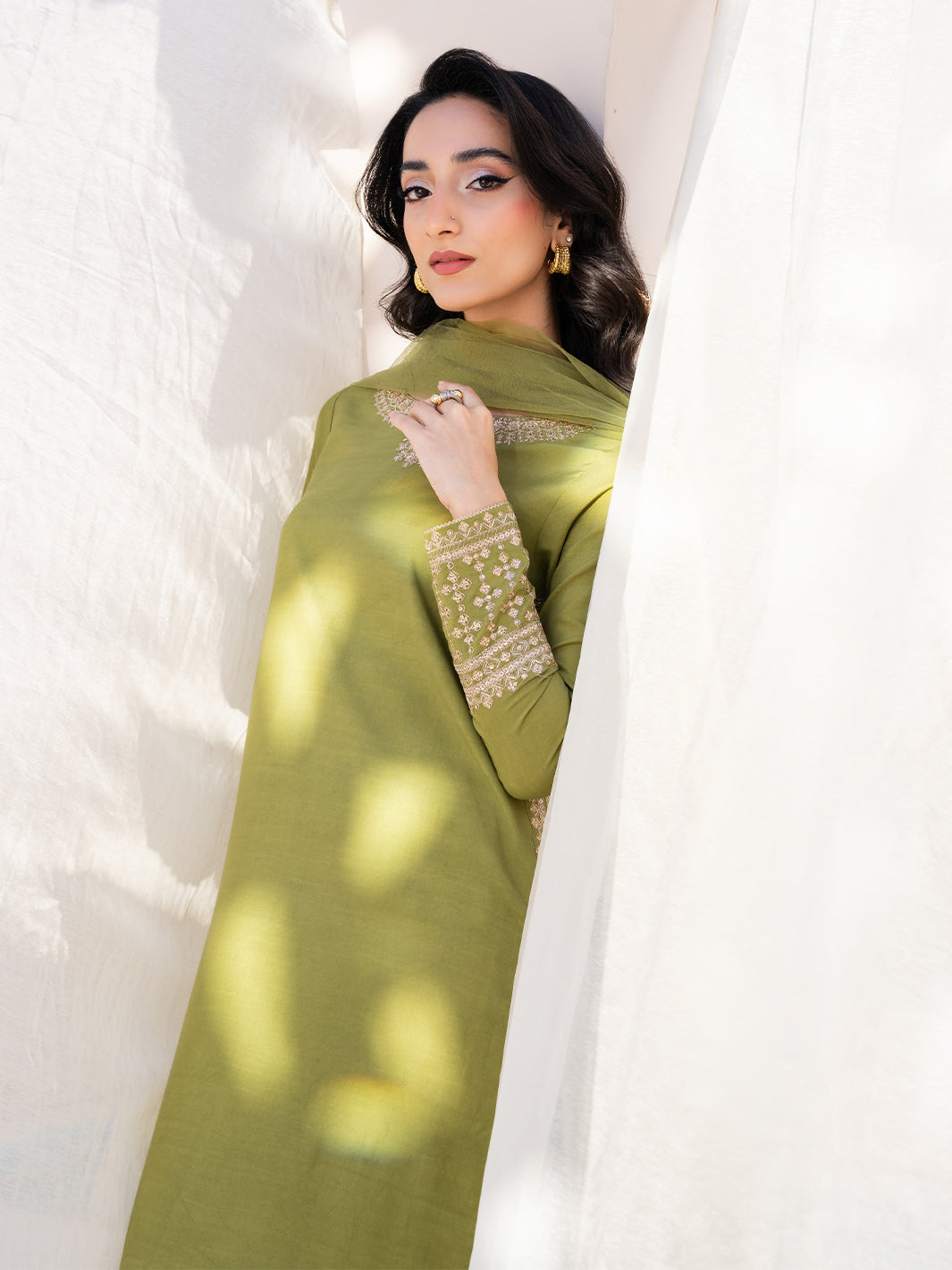 Le Tresor by Izel Pret Embroidered Velvet 3 Piece Suit Viresta - Festive Collection