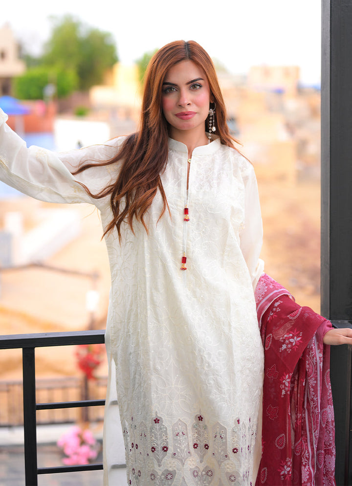 Noorkari by Ishq e Rang RTW Embroidered Lawn 3 Piece Suit Classic Off-White Casual Collection