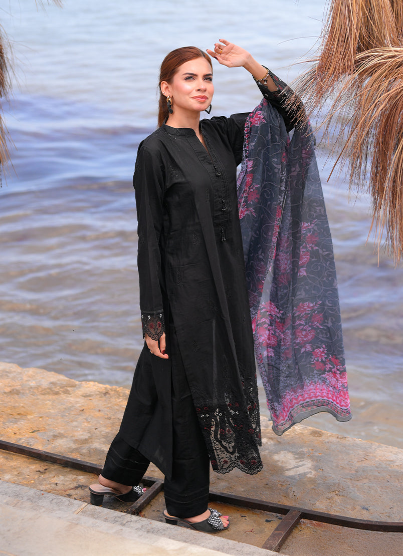 Noorkari by Ishq e Rang RTW Embroidered Lawn 3 Piece Suit Classic Black Casual Collection