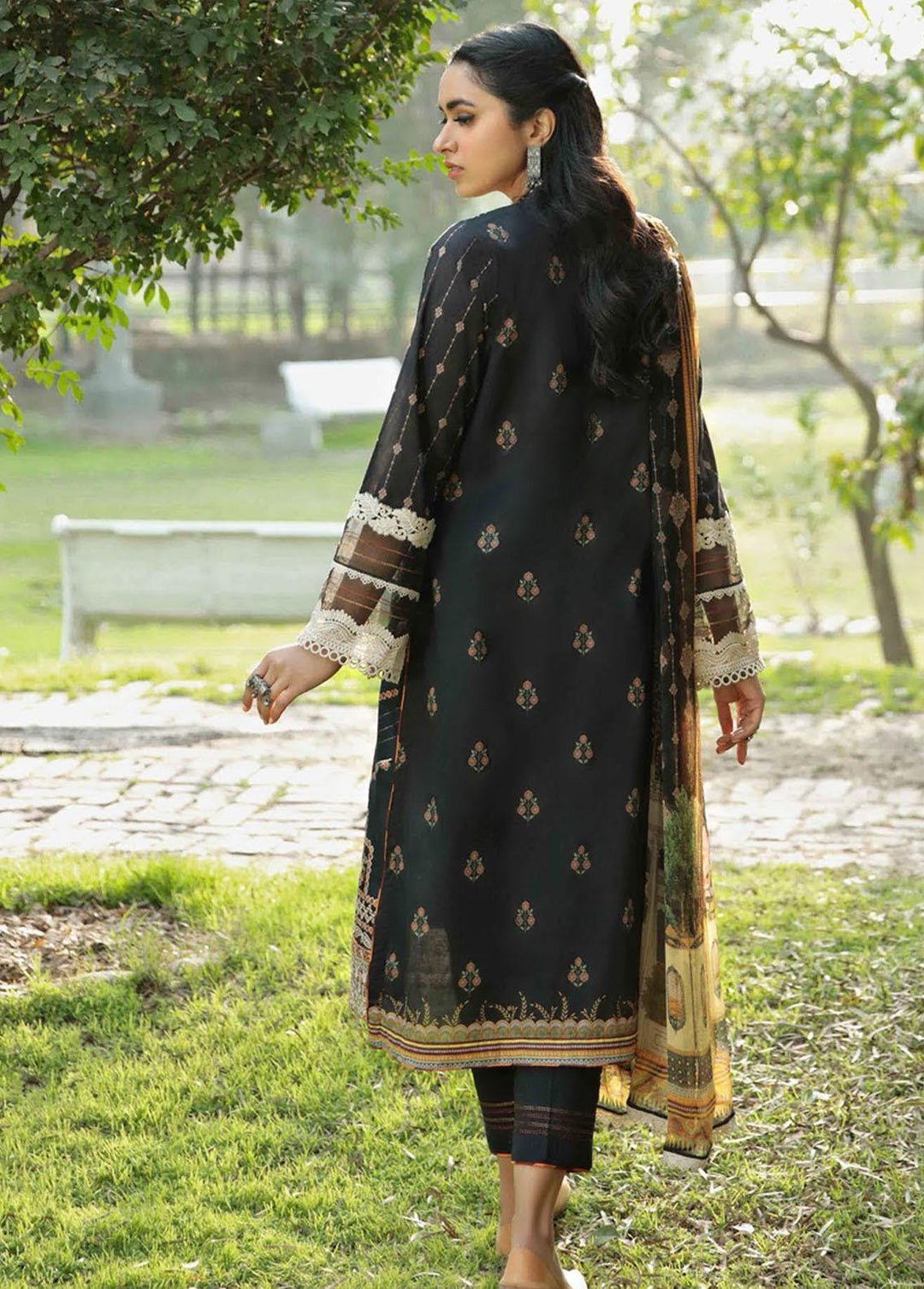 Aabyaan Embroidered Lawn Suits Unstitched 3 Piece ABY22L AL-09 Sophia - Luxury Collection