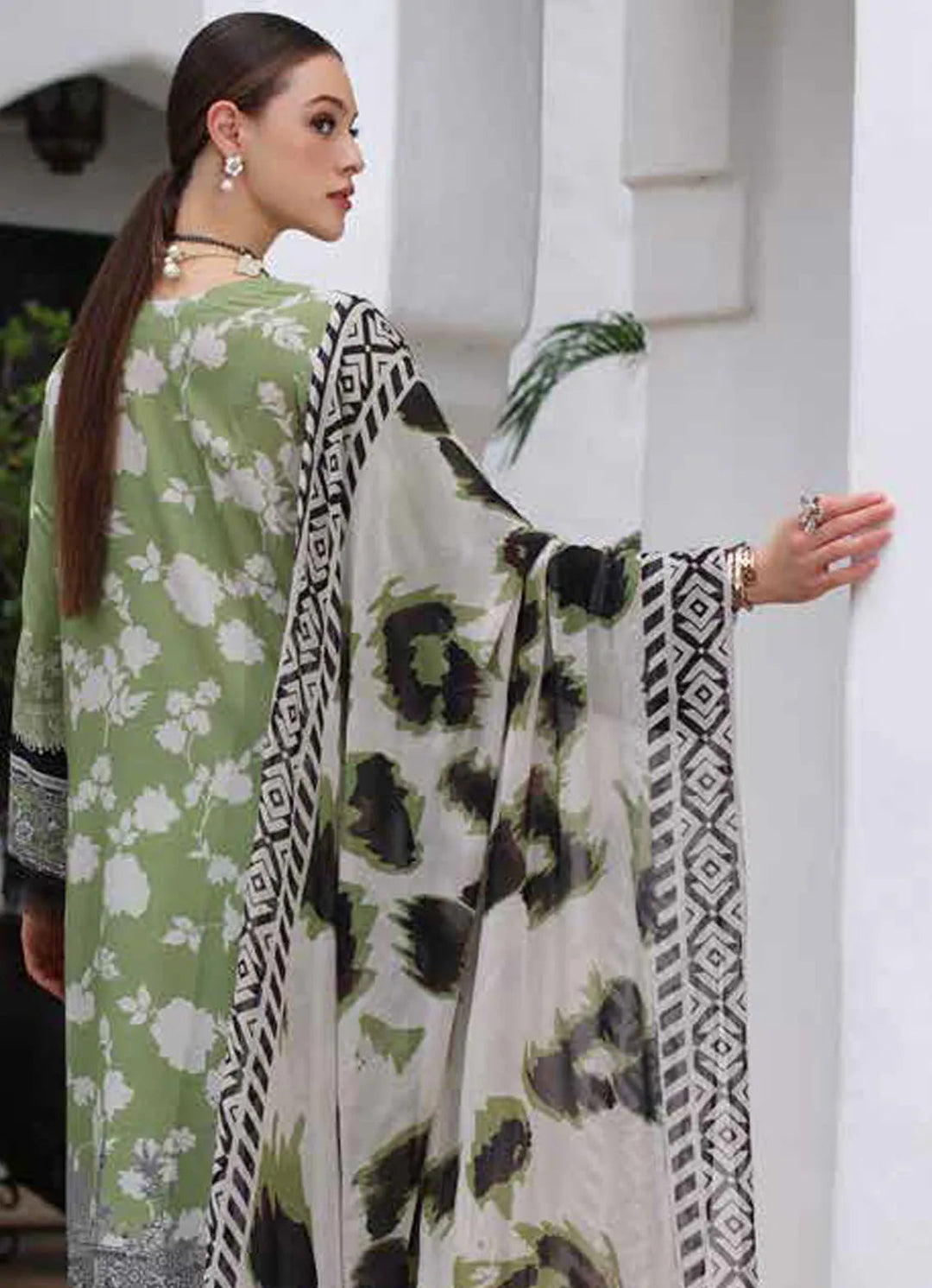 Aafreen by Riaz Arts Chikankari Viscose Suit Unstitched 3 Piece RA24AV AF-131 - Winter Collection