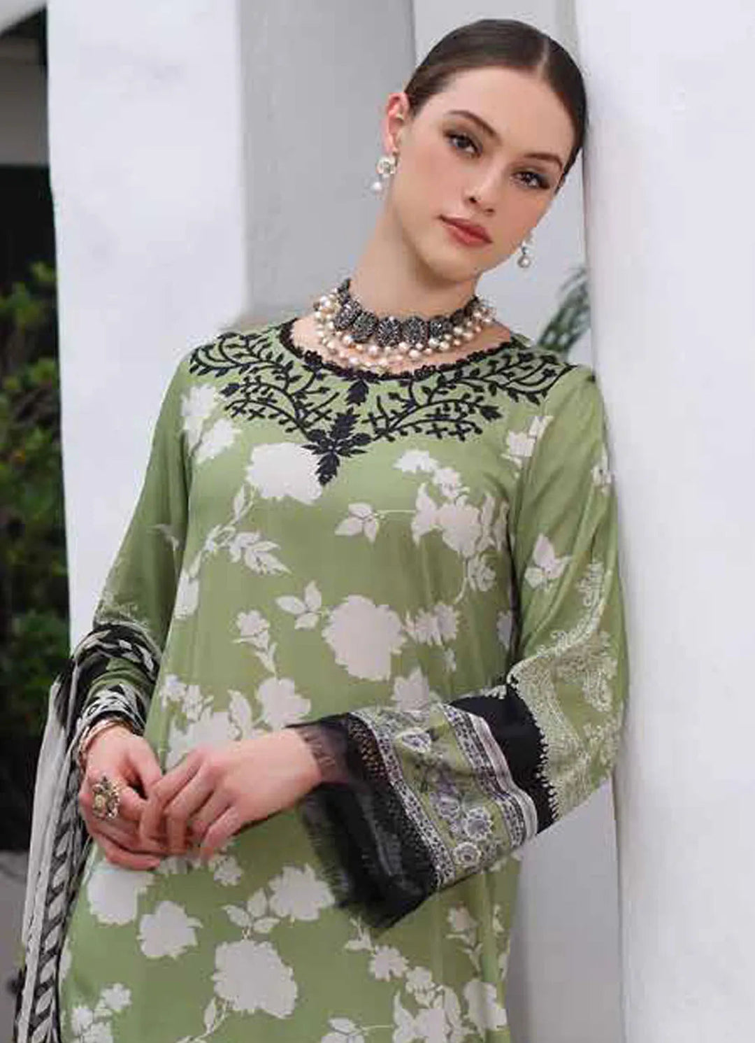 Aafreen by Riaz Arts Chikankari Viscose Suit Unstitched 3 Piece RA24AV AF-131 - Winter Collection