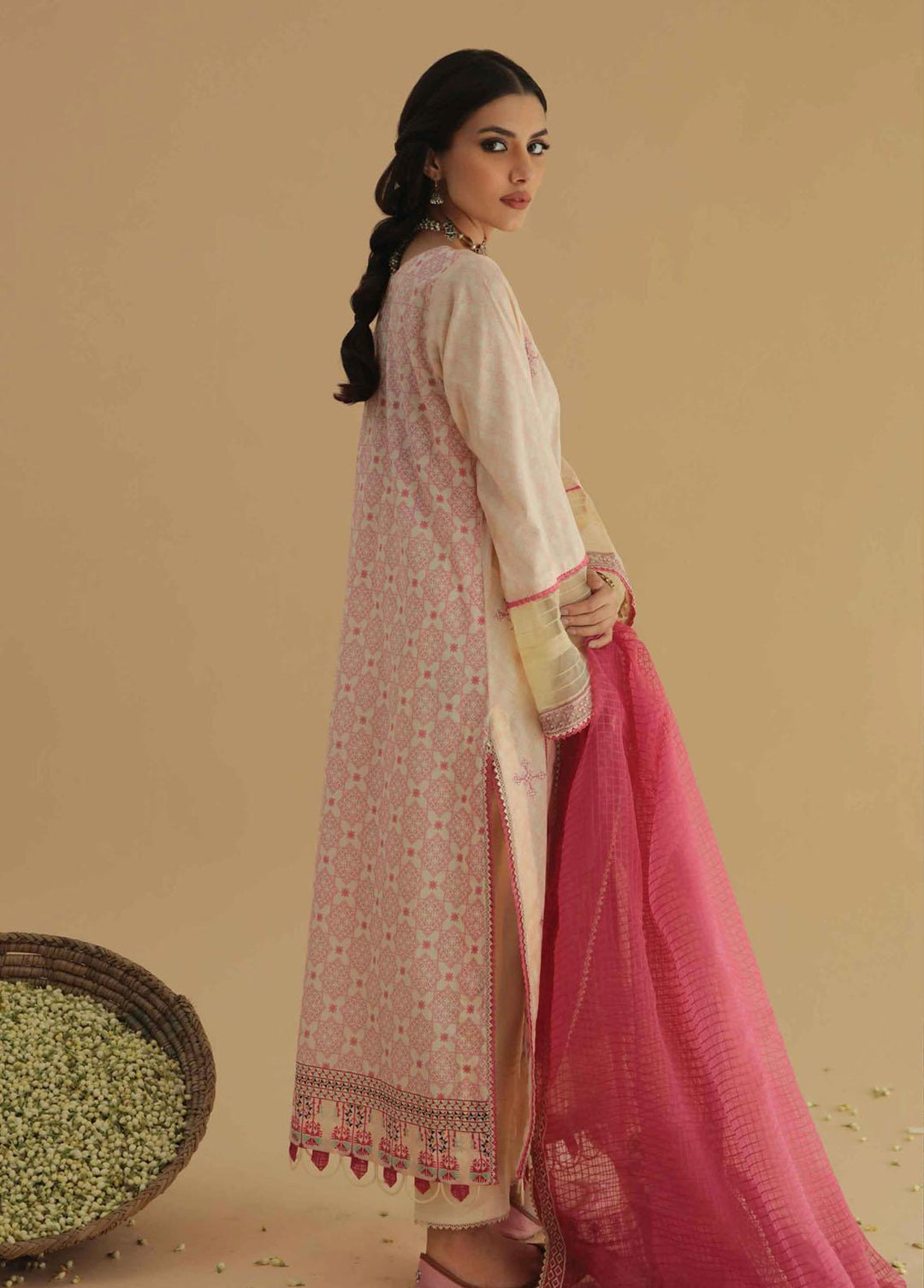 Aarzu By Aabyaan Embroidered Lawn Suits Unstitched 3 Piece ABY22A AA-01 Layla - Luxury Collection