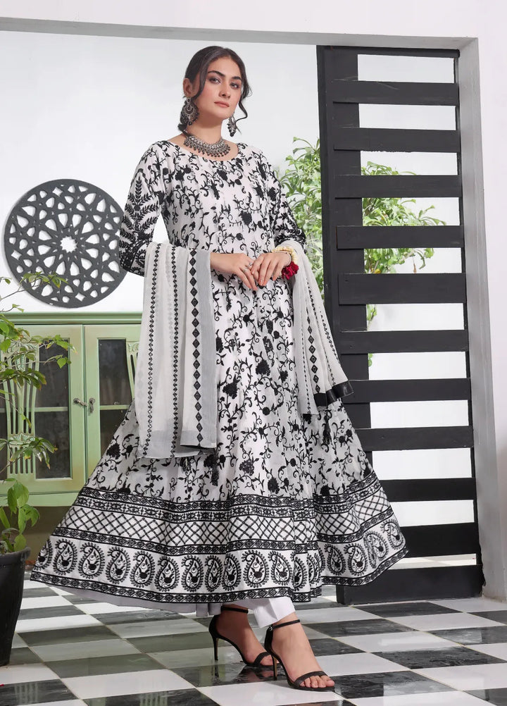 Abaan Zohan Pret Embroidered Chiffon 3 Piece Suit Siyaah White