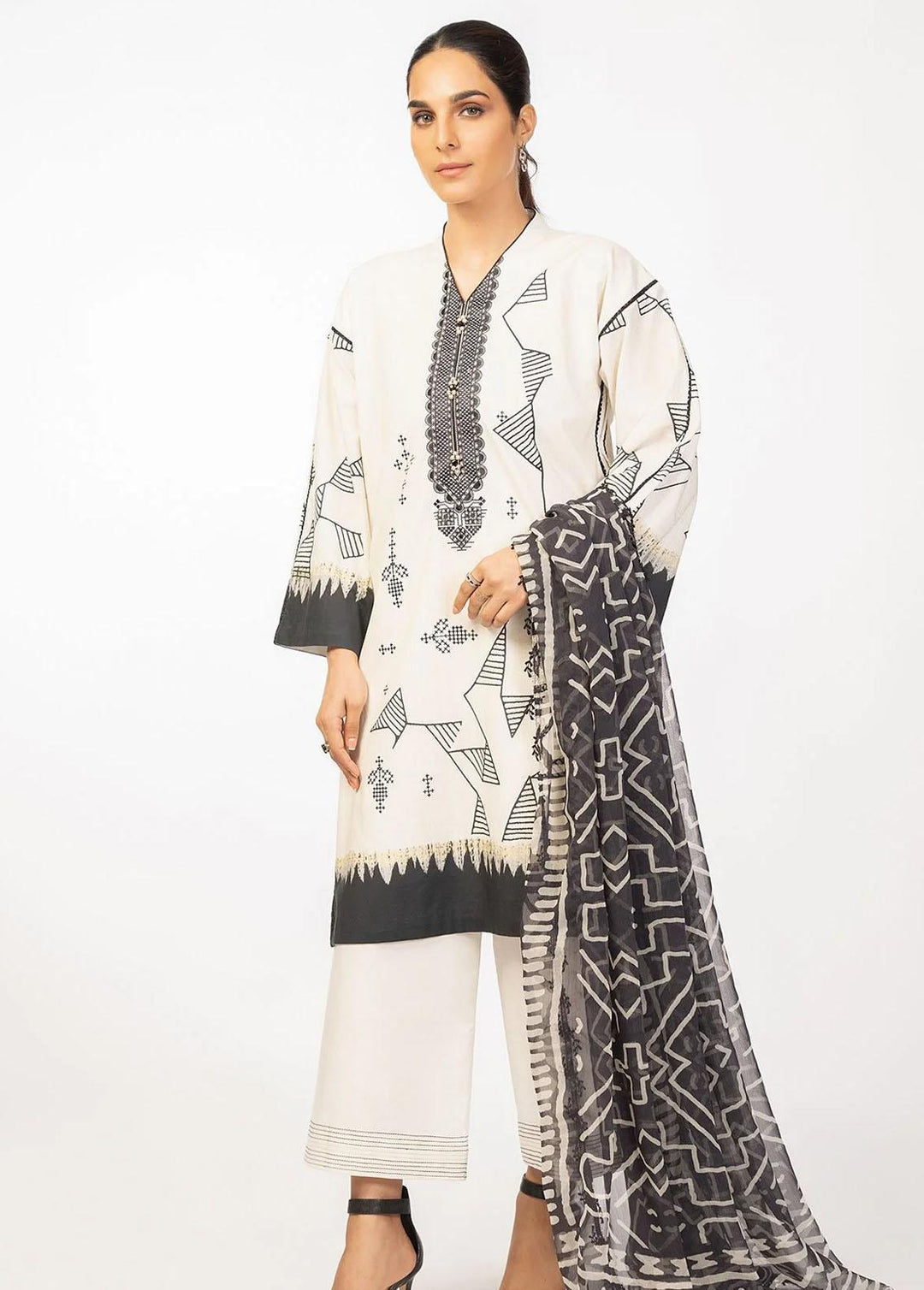Al Karam Embroidered Cambric Suits Unstitched 3 Piece AK22-SS3 MS-06-22-White - Winter Collection