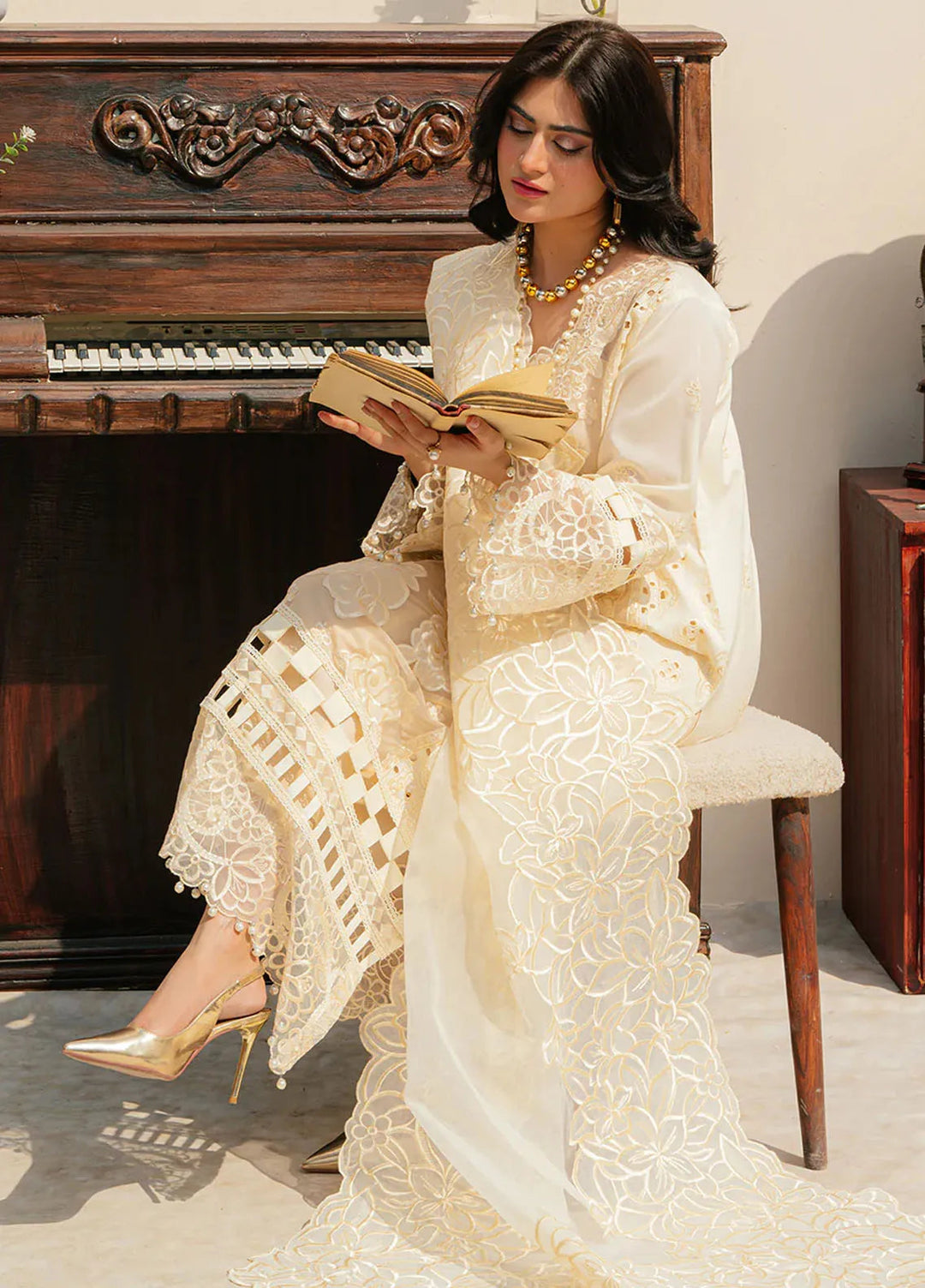 Allenura By Mahnur Embroidered Lawn Suits Unstitched 3 Piece MN24A D-05 Luminary - Luxury Collection