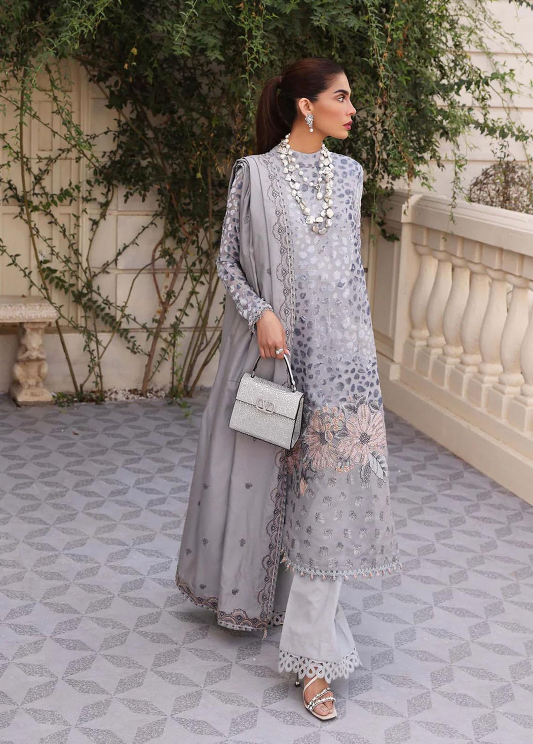 Amalachi By Sable Vogue Embroidered Velvet Suits Unstitched 3 Piece SV22A SWC-06-22 RAYNA - Winter Collection