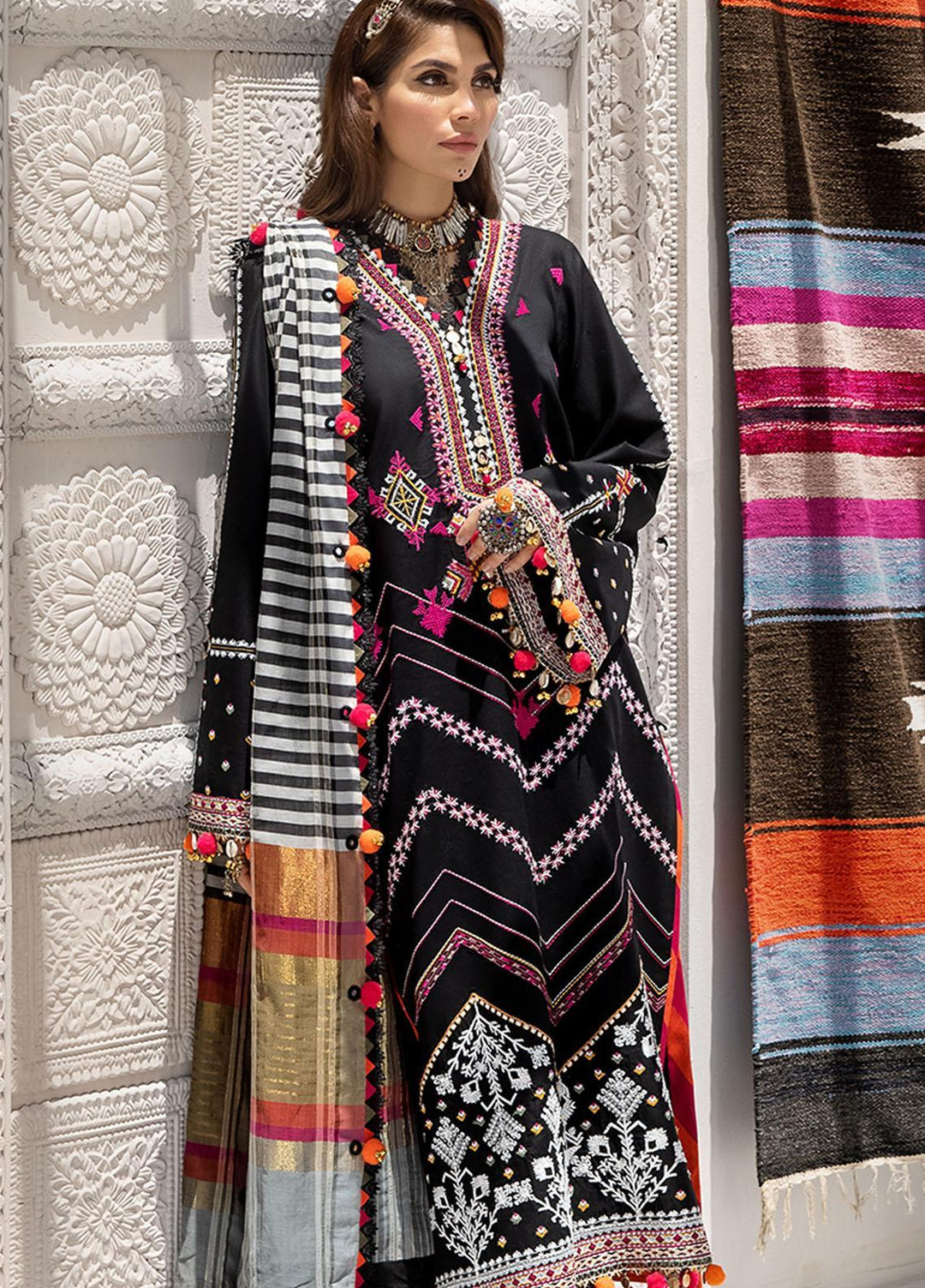 Anaya By Kiran Chaudhry Embroidered Lawn Suits Unstitched 3 Piece AKC21E AE21-01 LAYLA - Luxury Collection