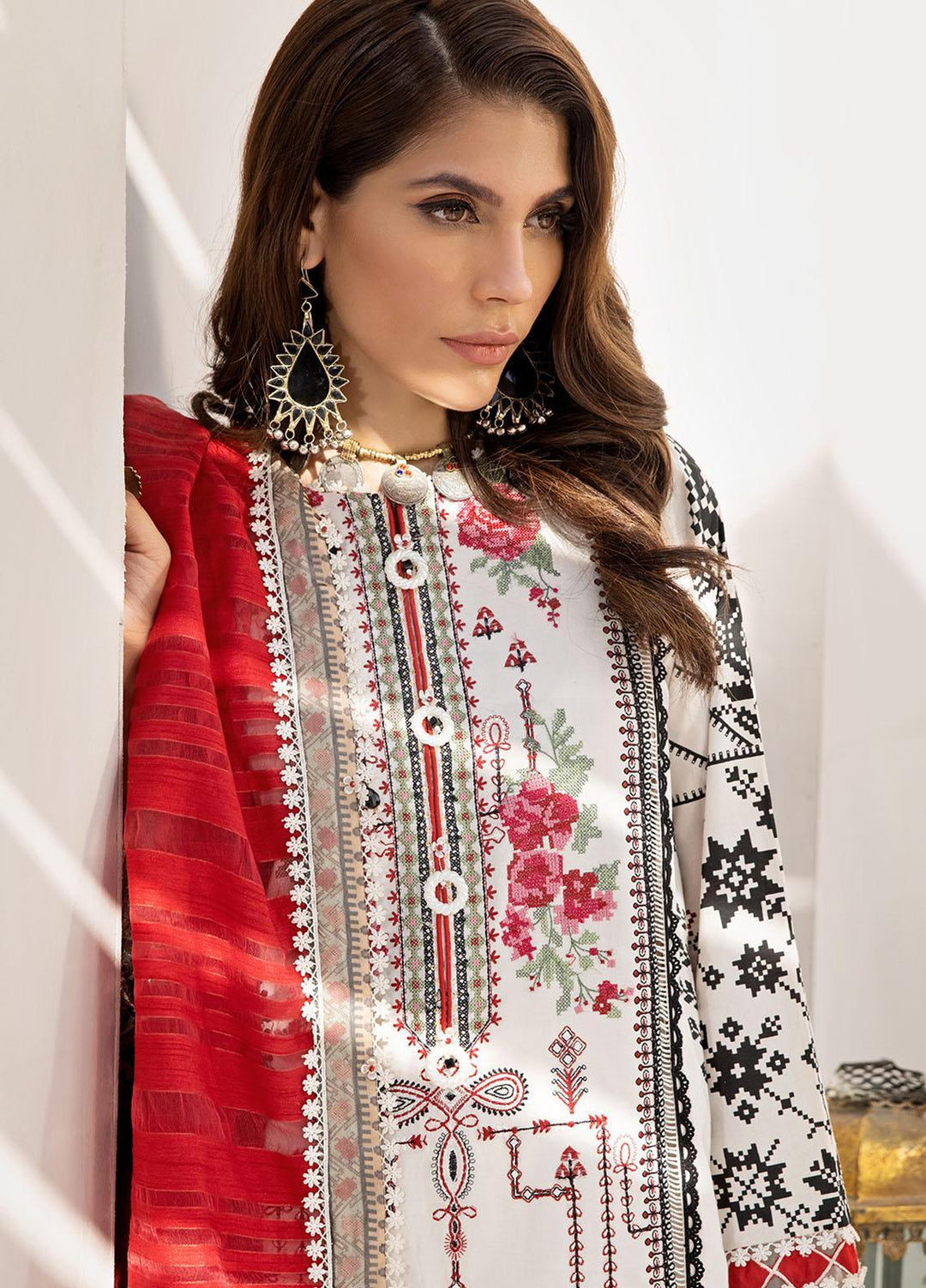 Anaya By Kiran Chaudhry Embroidered Lawn Suits Unstitched 3 Piece AKC21E AE21-07 AMAL - Luxury Collection