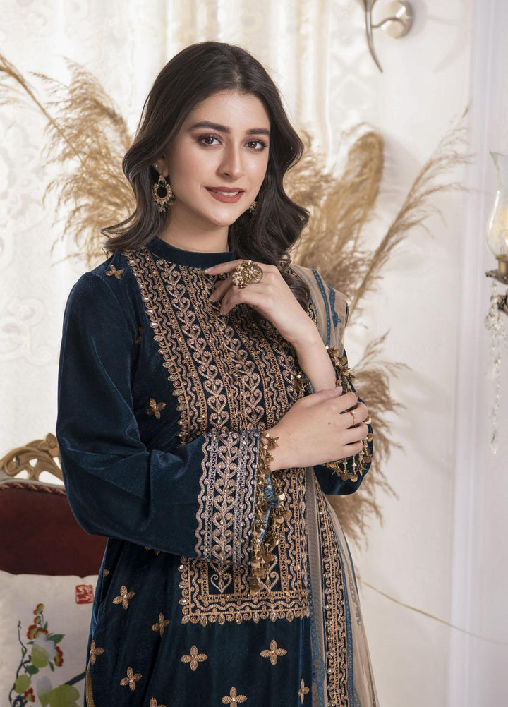 Andaaz by Lussoro Embroidered Velvet Suits Unstitched 3 Piece LR22VU Reven-04 - Luxury Velvet Collection