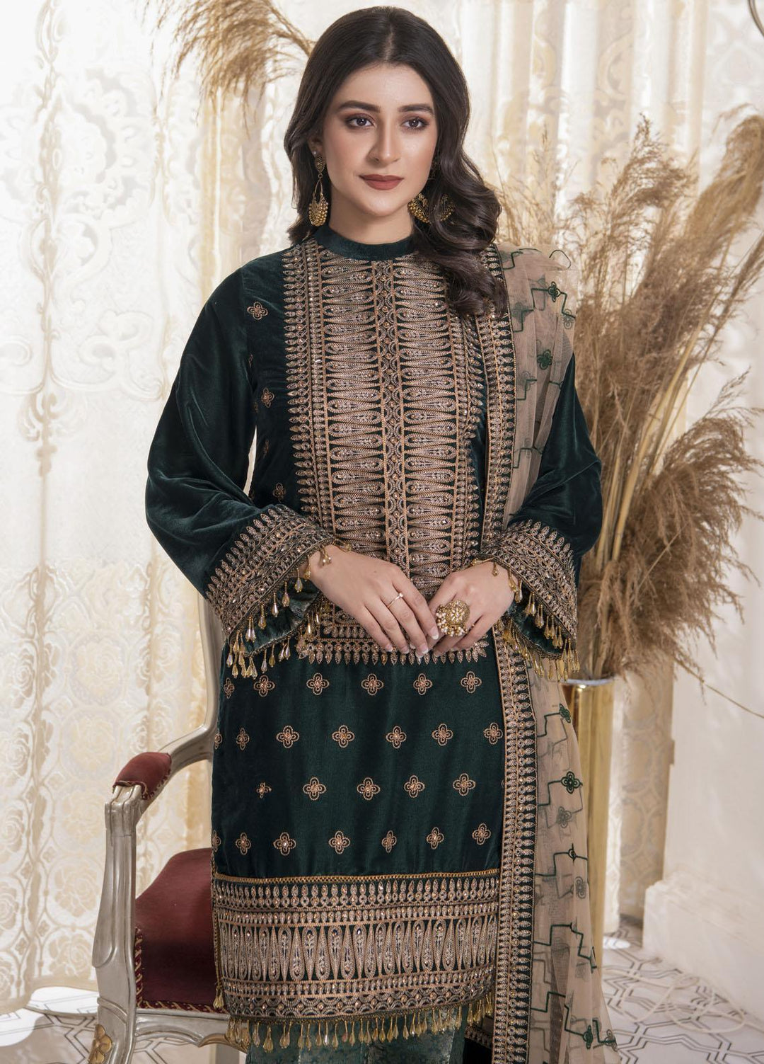 Andaaz by Lussoro Embroidered Velvet Suits Unstitched 3 Piece LR22VU Royal Glint -01 - Luxury Velvet Collection