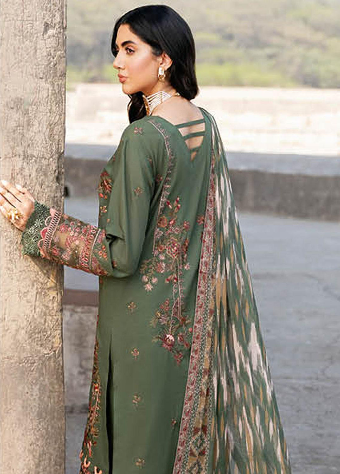 Andaaz By Ramsha Embroidered Lawn Suits Unstitched 3 Piece RSH23-A6 Z-602 - Luxury Collection
