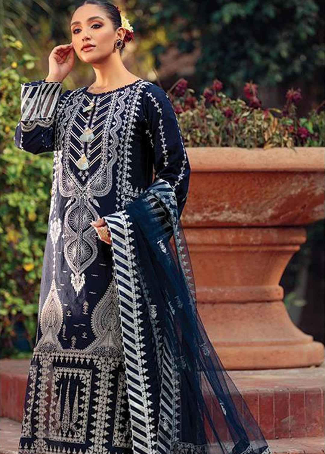 Angan By Noorangi Embroidered Lawn Suits Unstitched 3 Piece NG22A NRASS-08 - Premium Collection