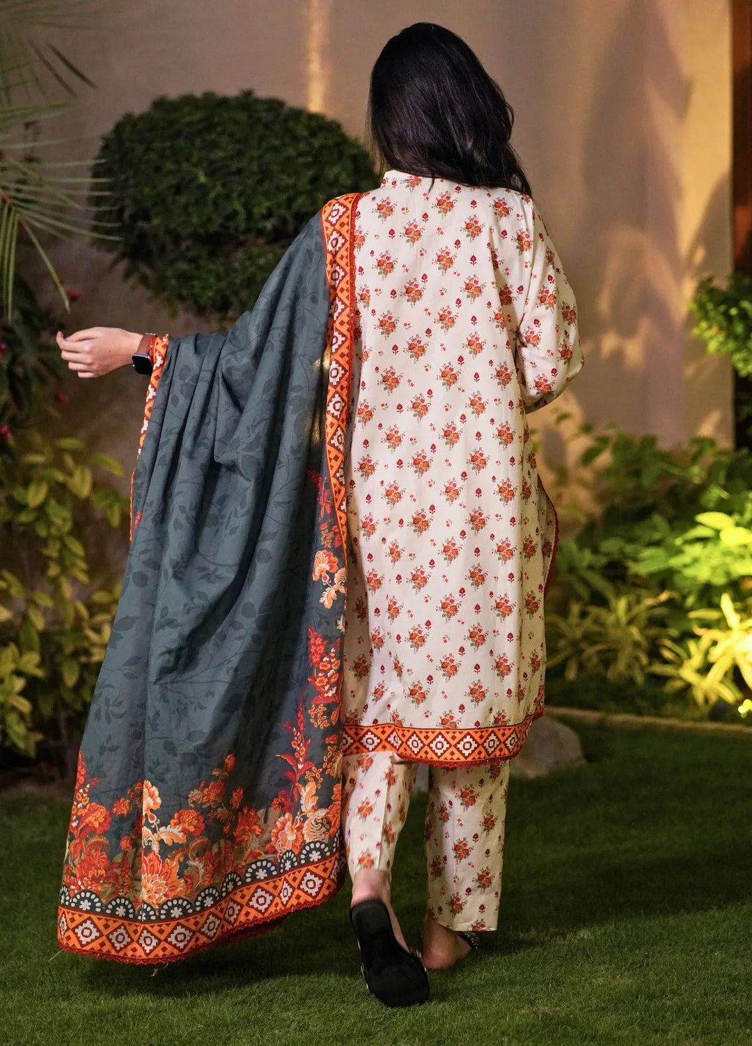 Annafeu Apparels Printed Cambric Suits Unstitched 3 Piece ICV01-003 - Summer Collection