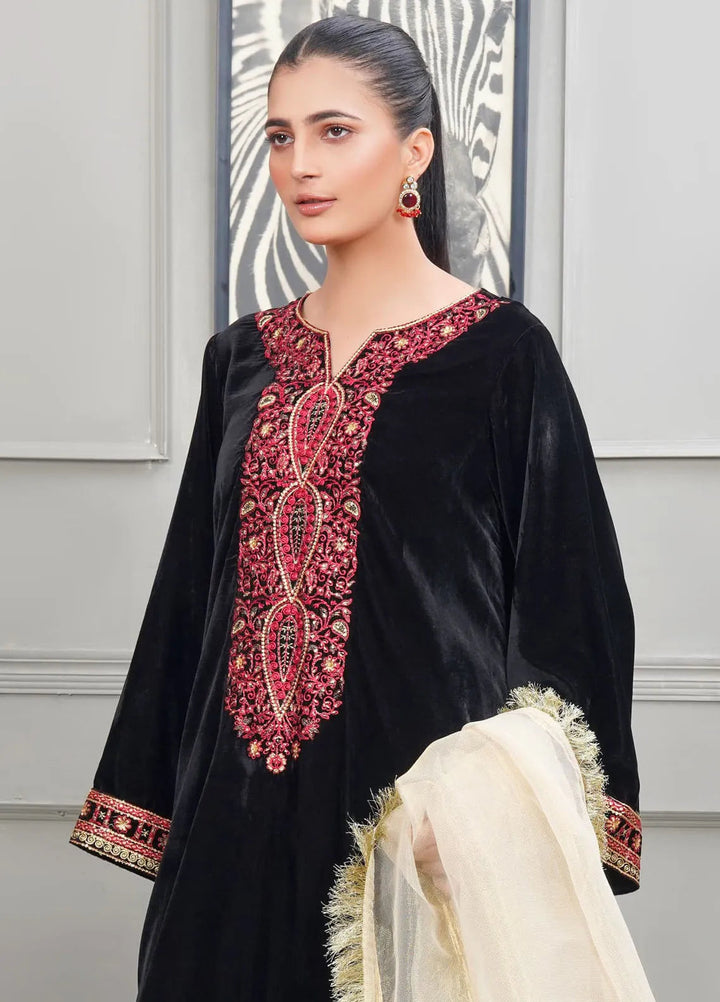 Apricity By Pashmire Pret Embroidered Karandi 3 Piece Suit Viola