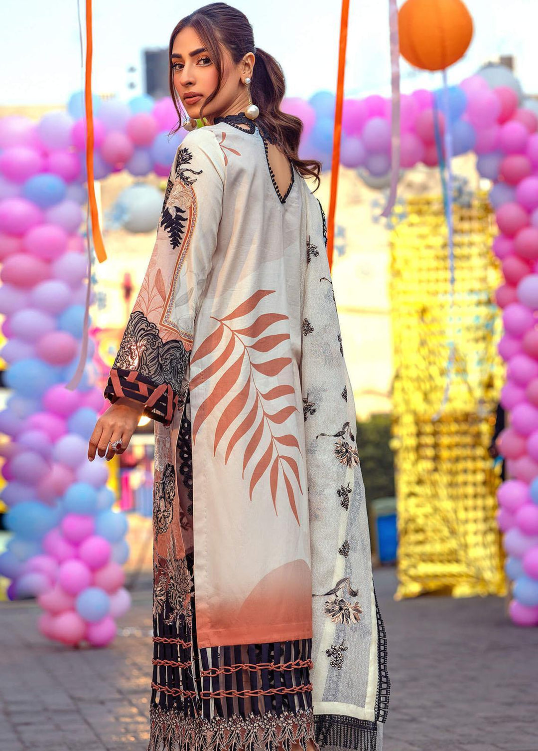 Lilibet By Asifa & Nabeel Embroidered Lawn Suits Unstitched 3 Piece AN22L (SL-05) Nora - Spring / Summer Collection