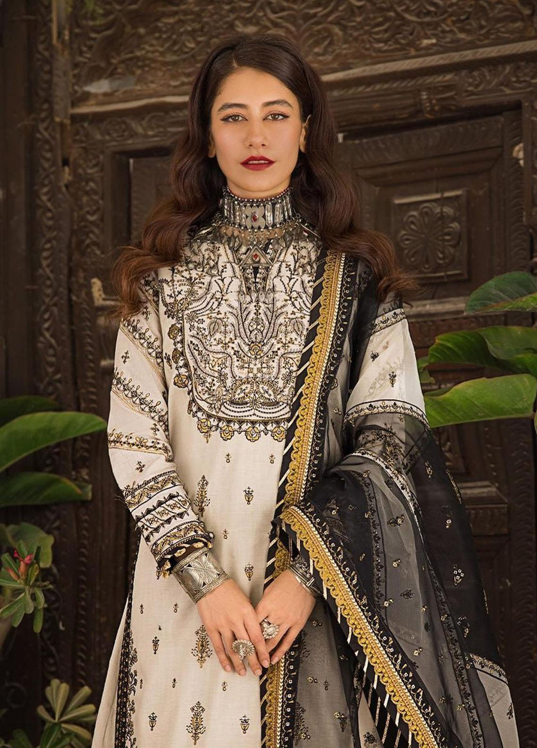 Asim Jofa Embroidered Lawn Suits Unstitched 3 Piece AJ23EL AJLR-18 - Luxury Lawn Collection