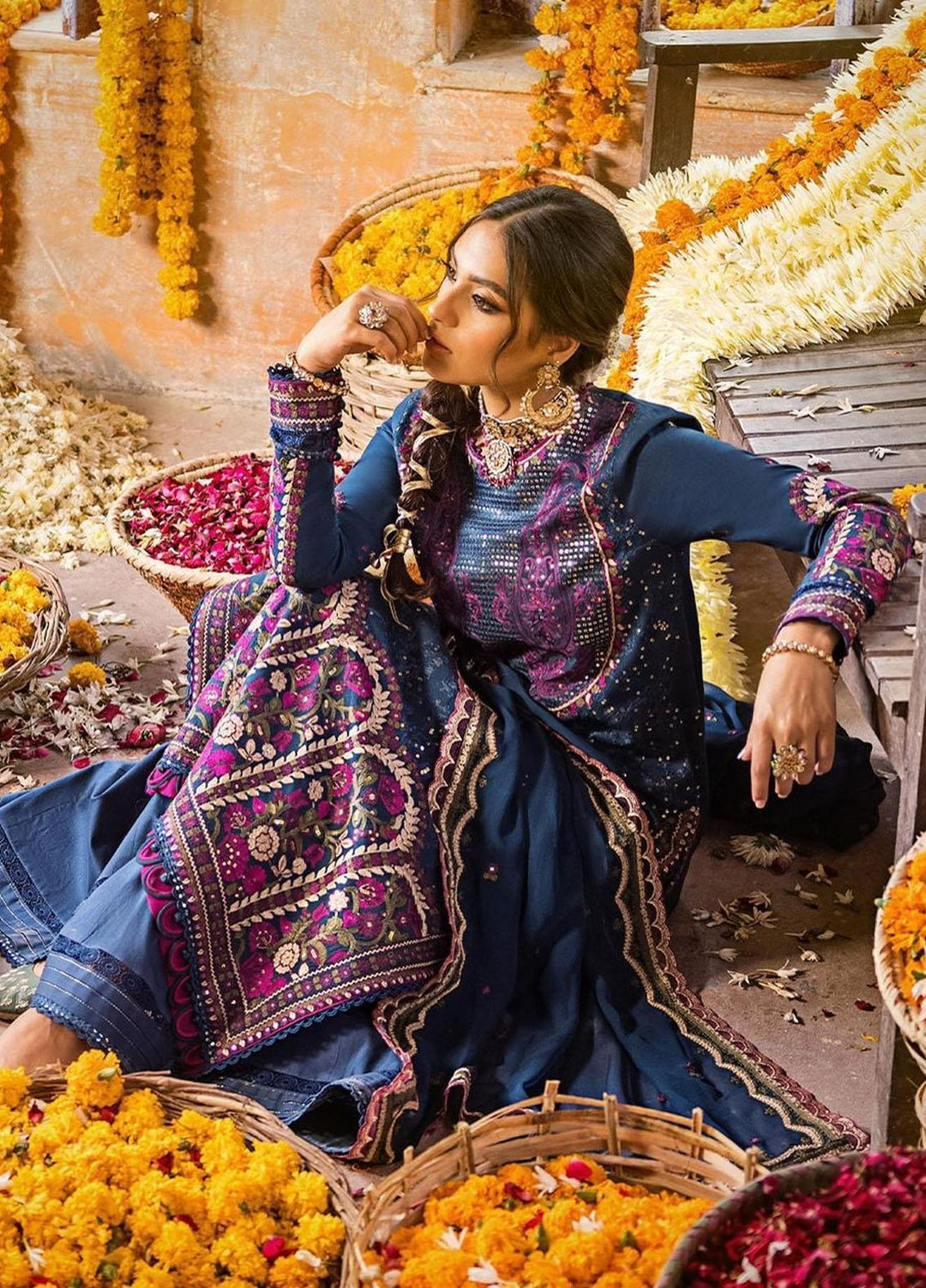 Asim Jofa Embroidered Lawn Suits Unstitched 3 Piece AJ23EL AJLR-19 - Luxury Lawn Collection