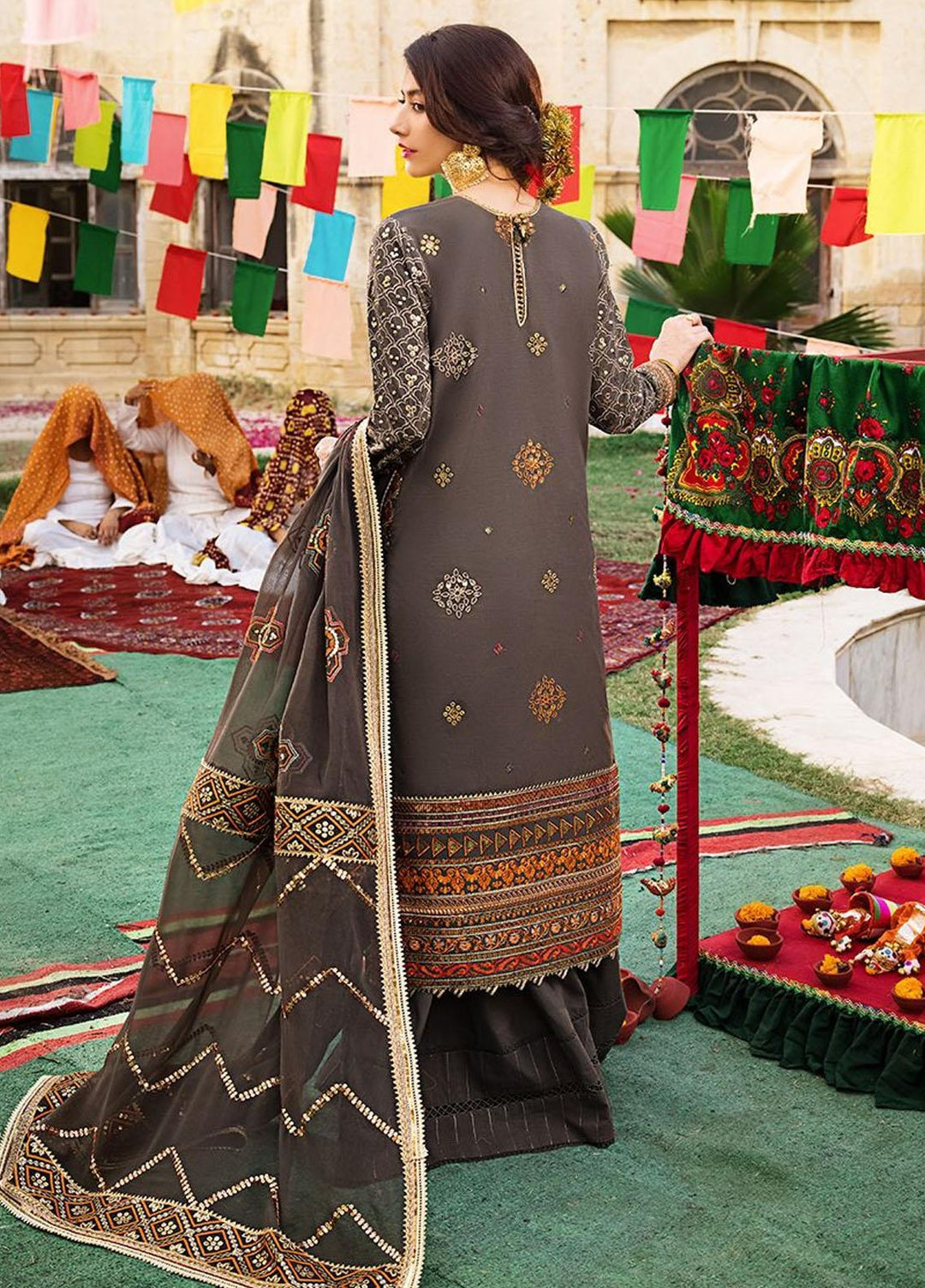 Asim Jofa Embroidered Lawn Suits Unstitched 3 Piece AJ23EL AJLR-27 - Luxury Lawn Collection