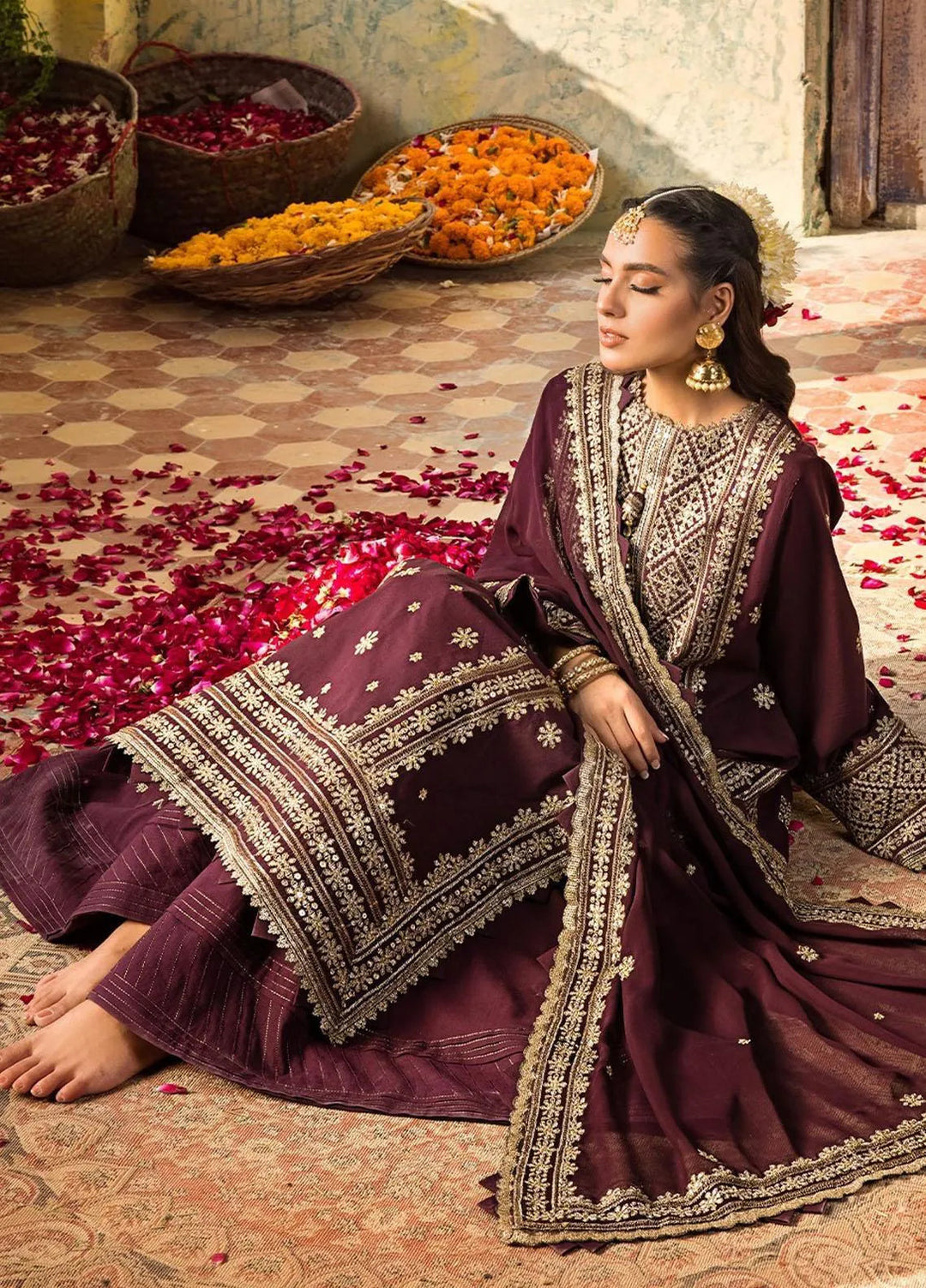 Asim Jofa Embroidered Lawn Unstitched Suit 3 Piece AJ23EL AJLR-08 - Luxury Lawn Collection