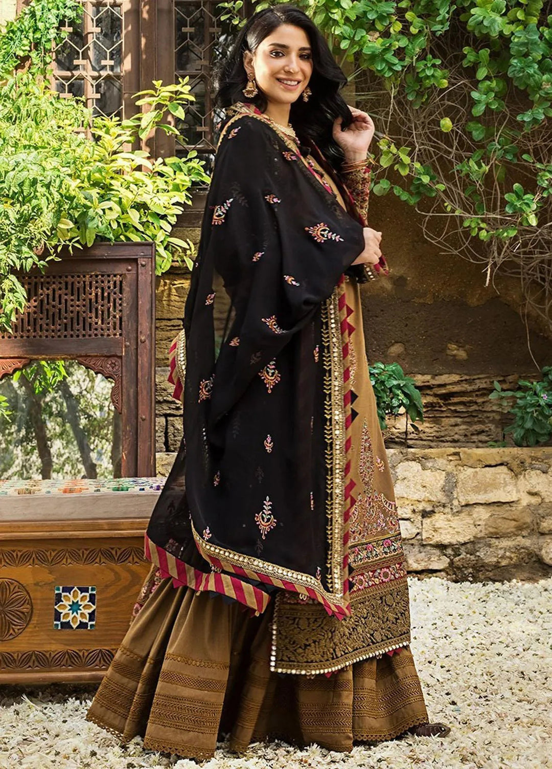 Asim Jofa Embroidered Lawn Unstitched Suit 3 Piece AJ23EL AJLR-09 - Luxury Lawn Collection