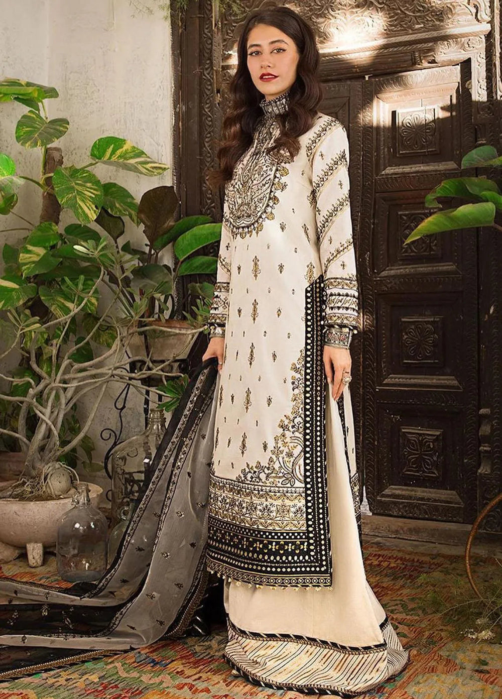 Asim Jofa Embroidered Lawn Unstitched Suit 3 Piece AJ23EL AJLR-18 - Luxury Lawn Collection