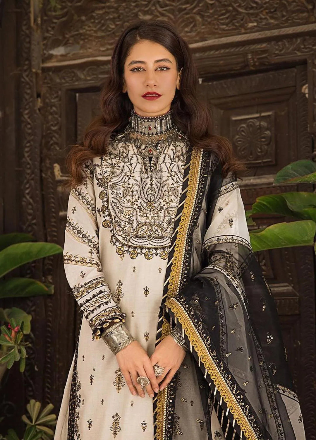 Asim Jofa Embroidered Lawn Unstitched Suit 3 Piece AJ23EL AJLR-18 - Luxury Lawn Collection