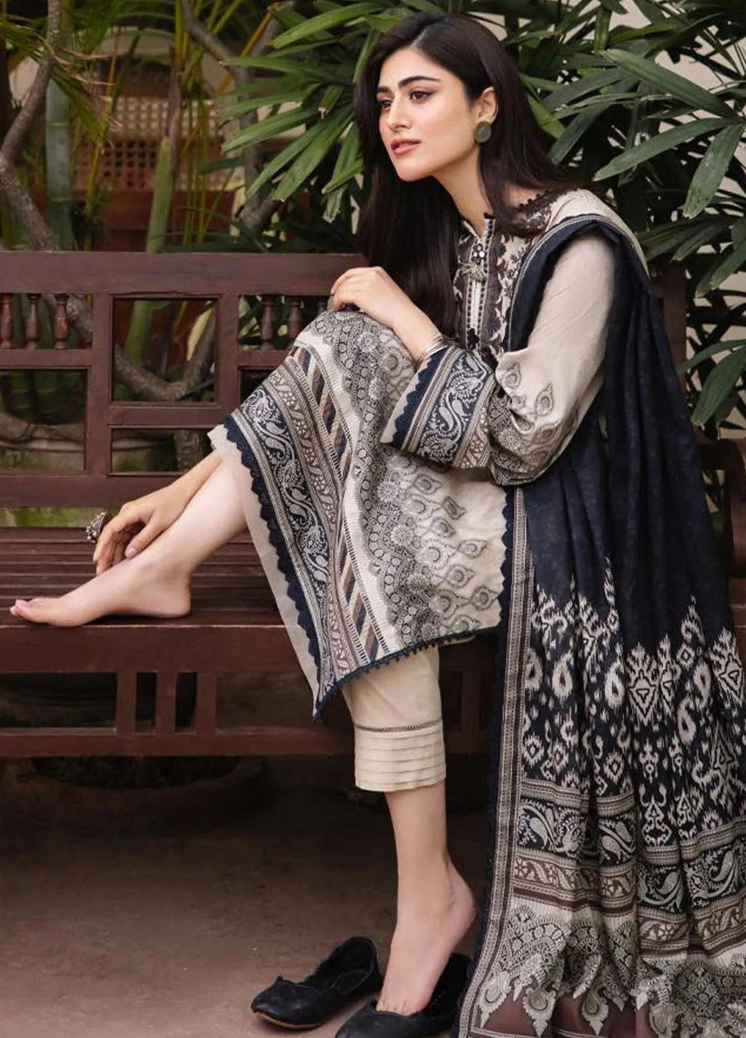 Asim Jofa Printed Lawn Suit Unstitched 3 Piece AJ24P2 AJBU-02 - Summer Collection