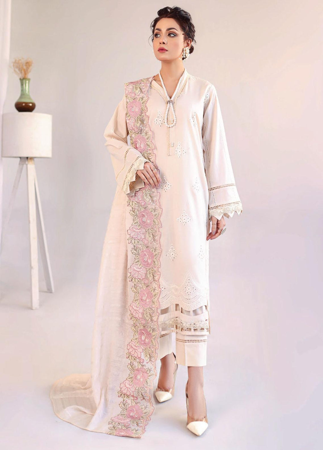 Humdum Luxury Pret Embroidered Lawn 3 Piece Dress HD23BP 05