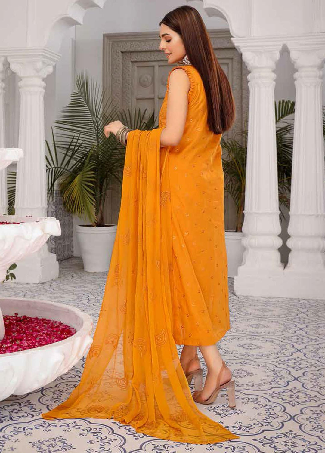 Breeze By Mahnur Embroidered Lawn Suits Unstitched 3 Piece MN22BL ML-03 - Luxury Collection