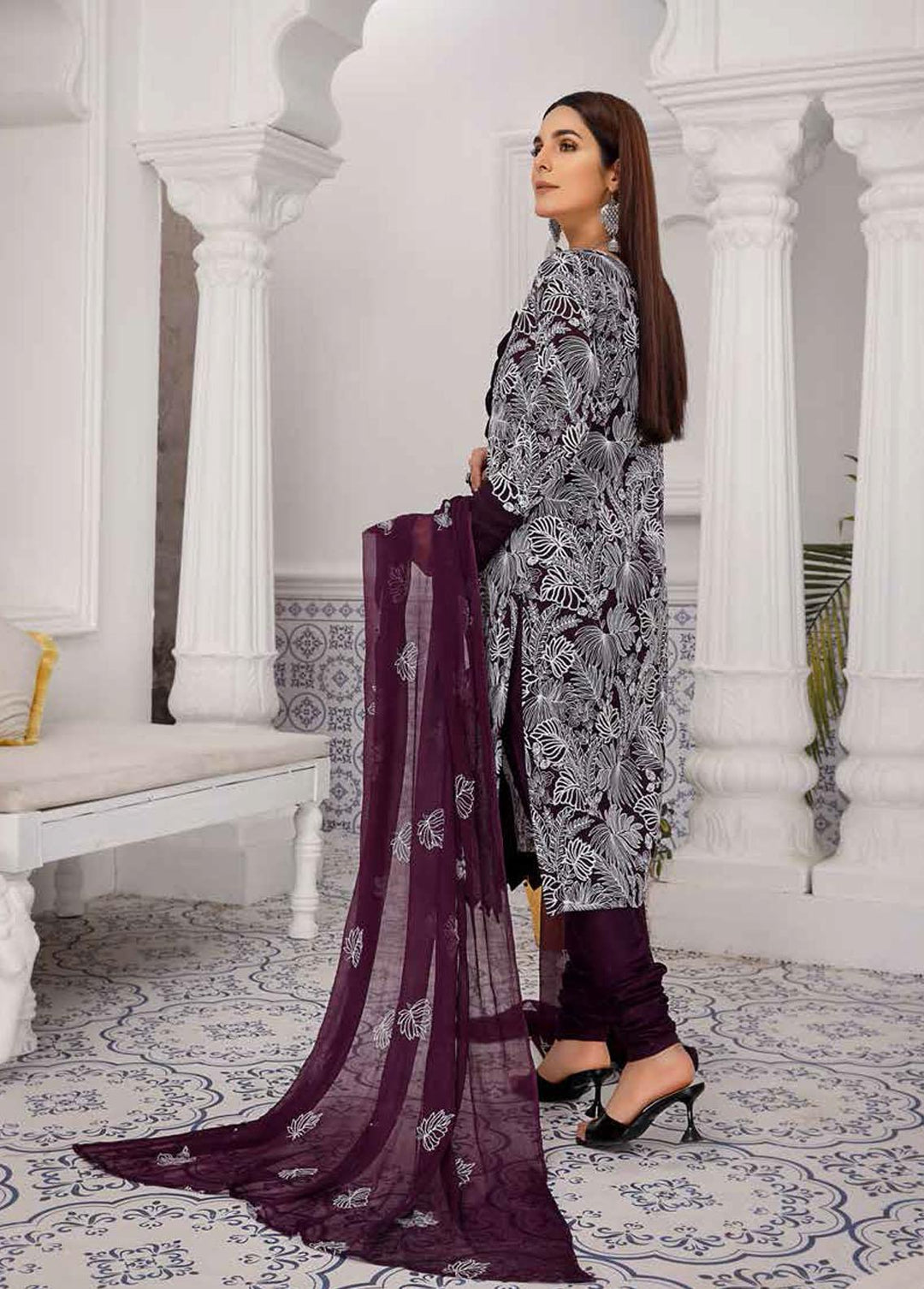 Breeze By Mahnur Embroidered Lawn Suits Unstitched 3 Piece MN22BL ML-04 - Luxury Collection