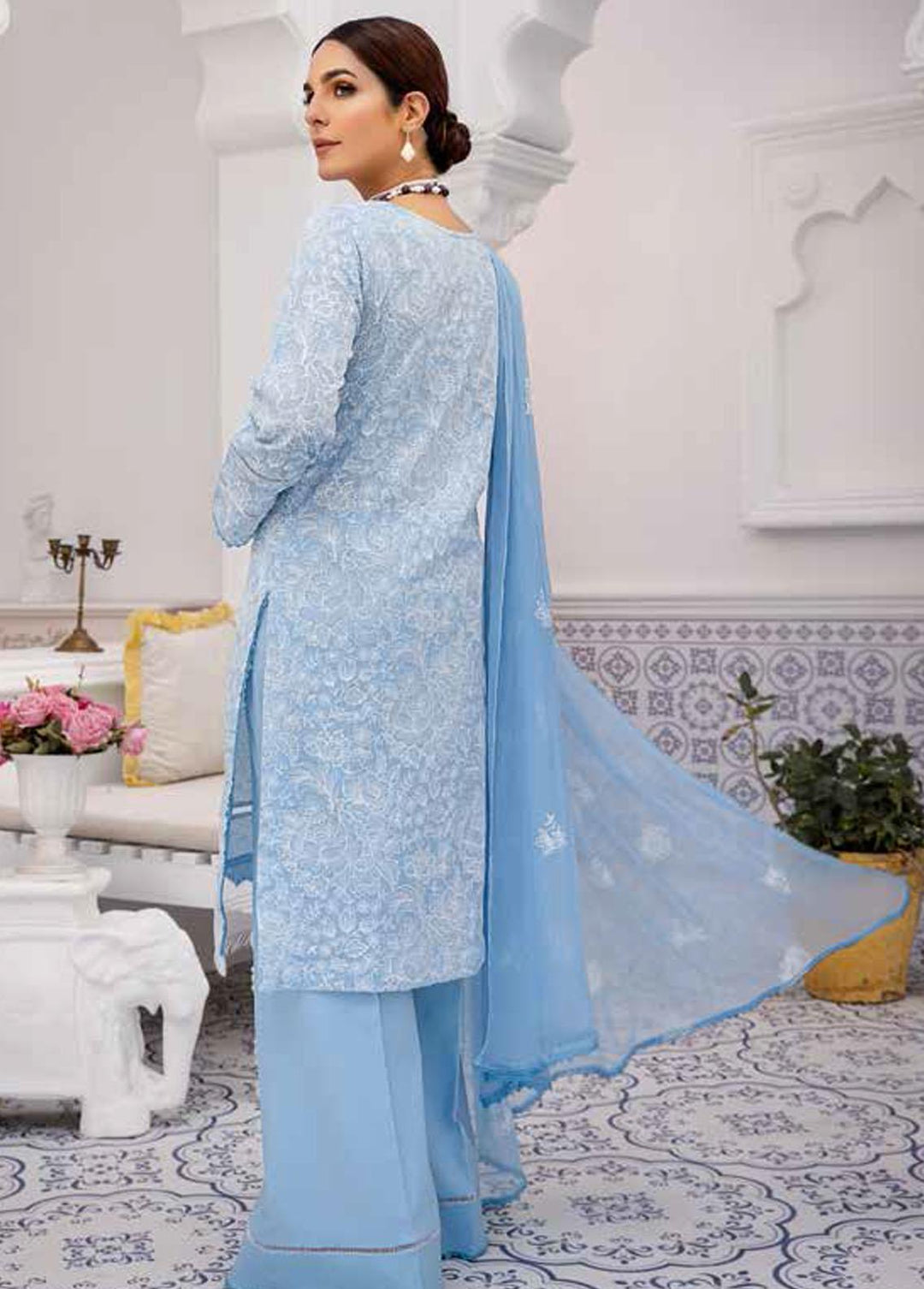 Breeze By Mahnur Embroidered Lawn Suits Unstitched 3 Piece MN22BL ML-05 - Luxury Collection