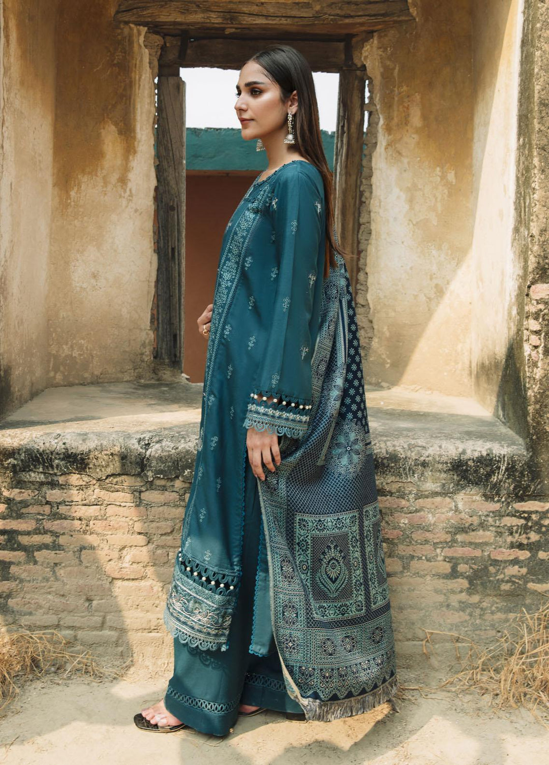 Carvaan By Humdum Embroidered Woolen Suits Unstitched 3 Piece HD23WS 05 - Winter Collection