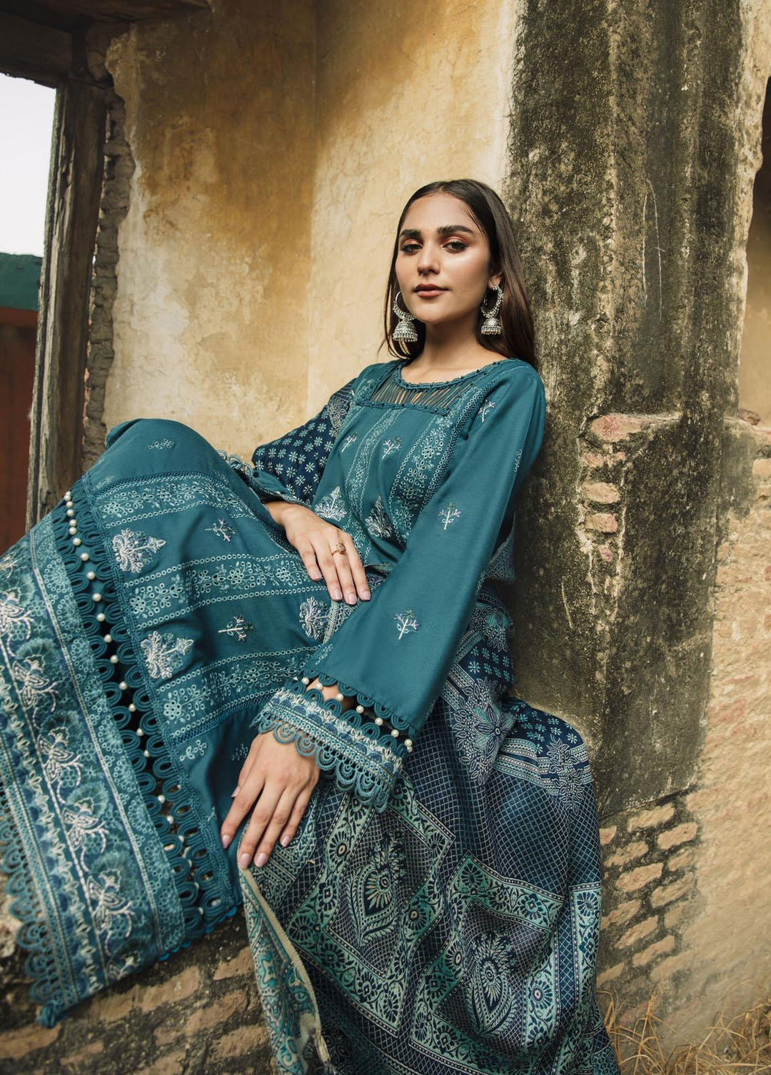 Carvaan By Humdum Embroidered Woolen Suits Unstitched 3 Piece HD23WS 05 - Winter Collection