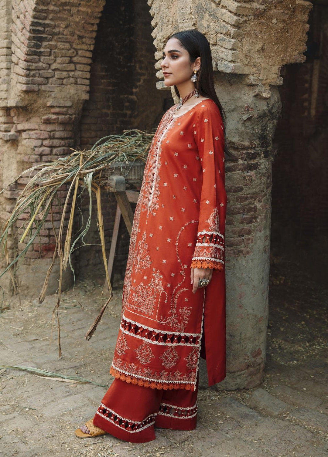 Carvaan By Humdum Embroidered Woolen Suits Unstitched 3 Piece HD23WS 06 - Winter Collection