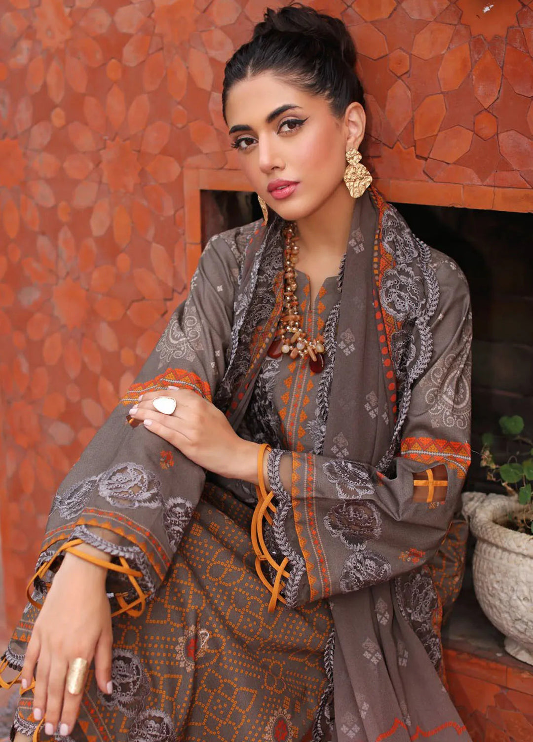 Charizma Embroidered Lawn Suit Unstitched 3 Piece CR25CC CCS4-27 - Summer Collection